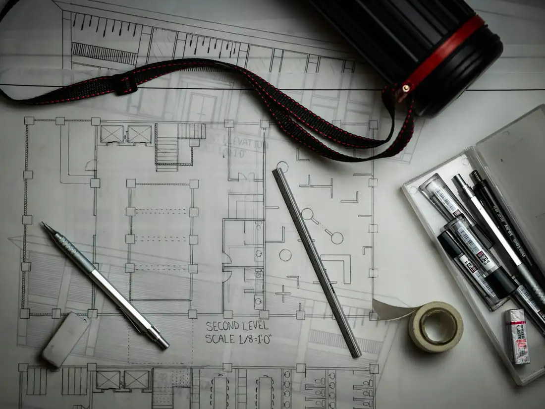 Projetos impressos sobre a mesa